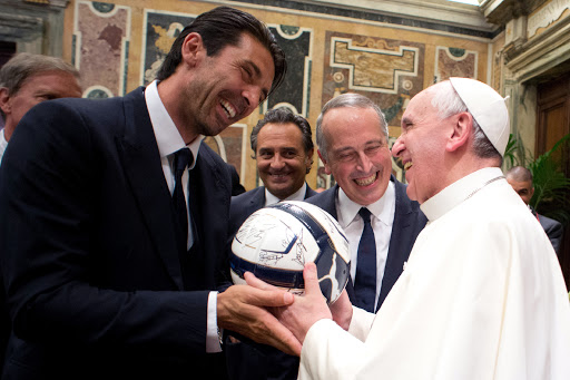 Le Pape aux footballers : « Restez des amateurs, des hommes porteurs d’humanité »