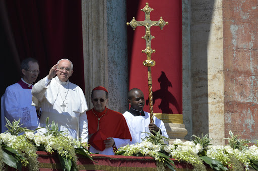 Pope Francis delivers the traditional « Urbi et Orbi » blessing for Rome and the world &#8211; fr