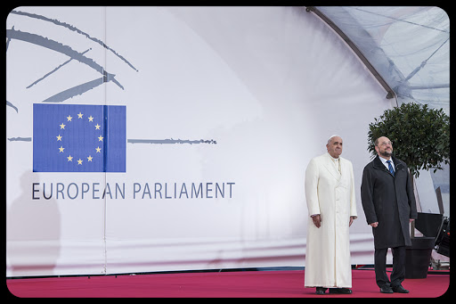 The arrival of Pope Francis at the European Parliament in Strasbourg 02 &#8211; fr