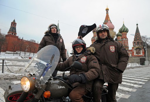 le trio au départ de Moscou