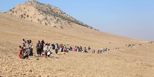 Yezidies running away from Daesh