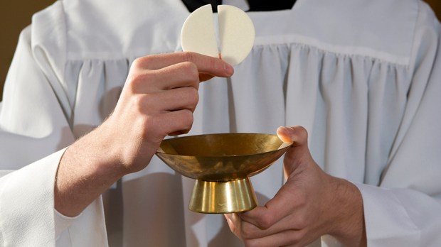 Most Holy Eucharist © Martin Podzorny / Shutterstock - fr