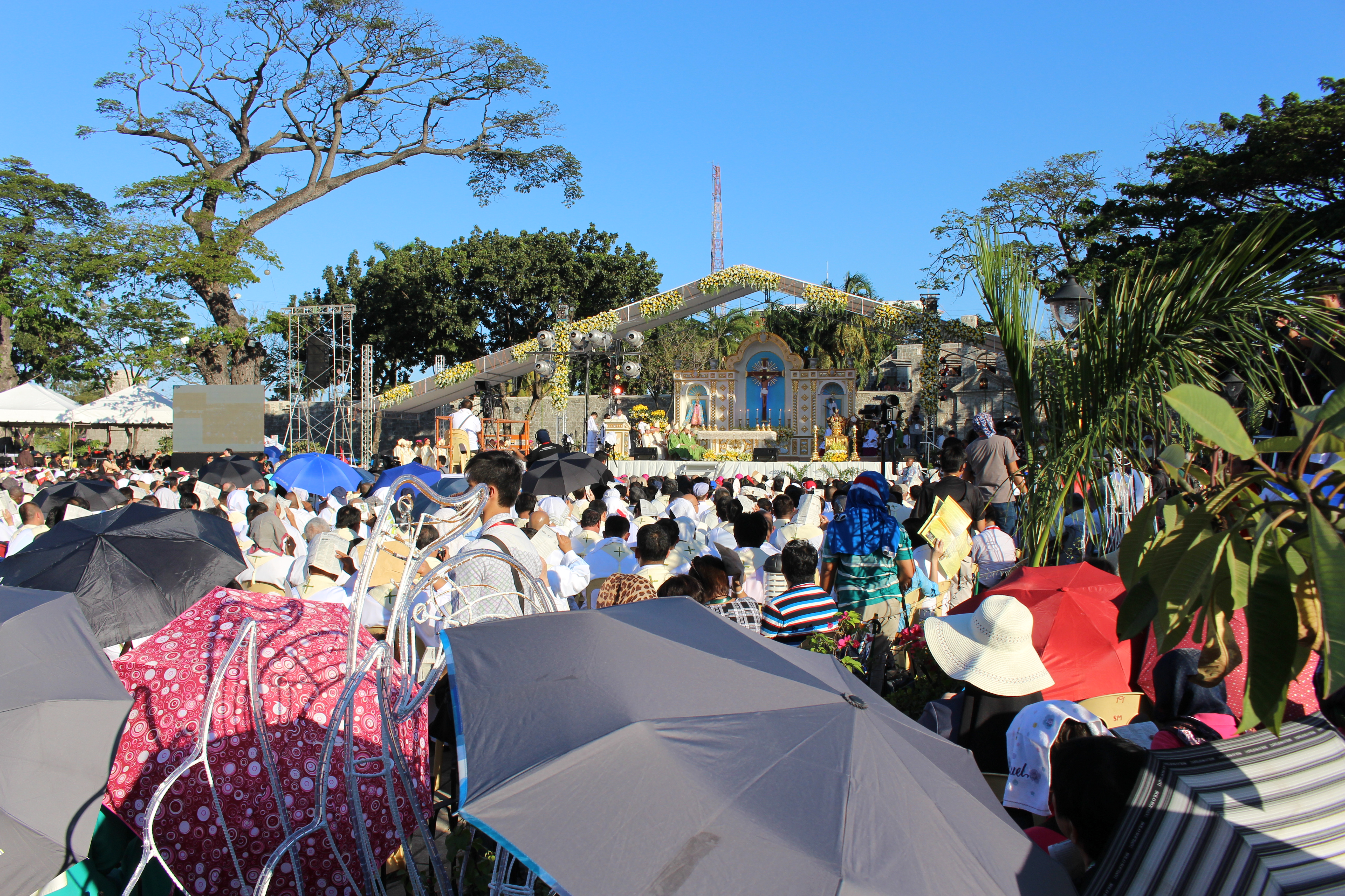 Messe d'ouverture du Congrès eucharistique international sur la place de l'Indépendance à Cebu (Philippines) © DR