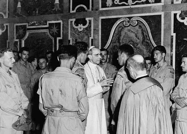 members_of_the_royal_22e_regiment_in_audience_with_pope_pius_xii