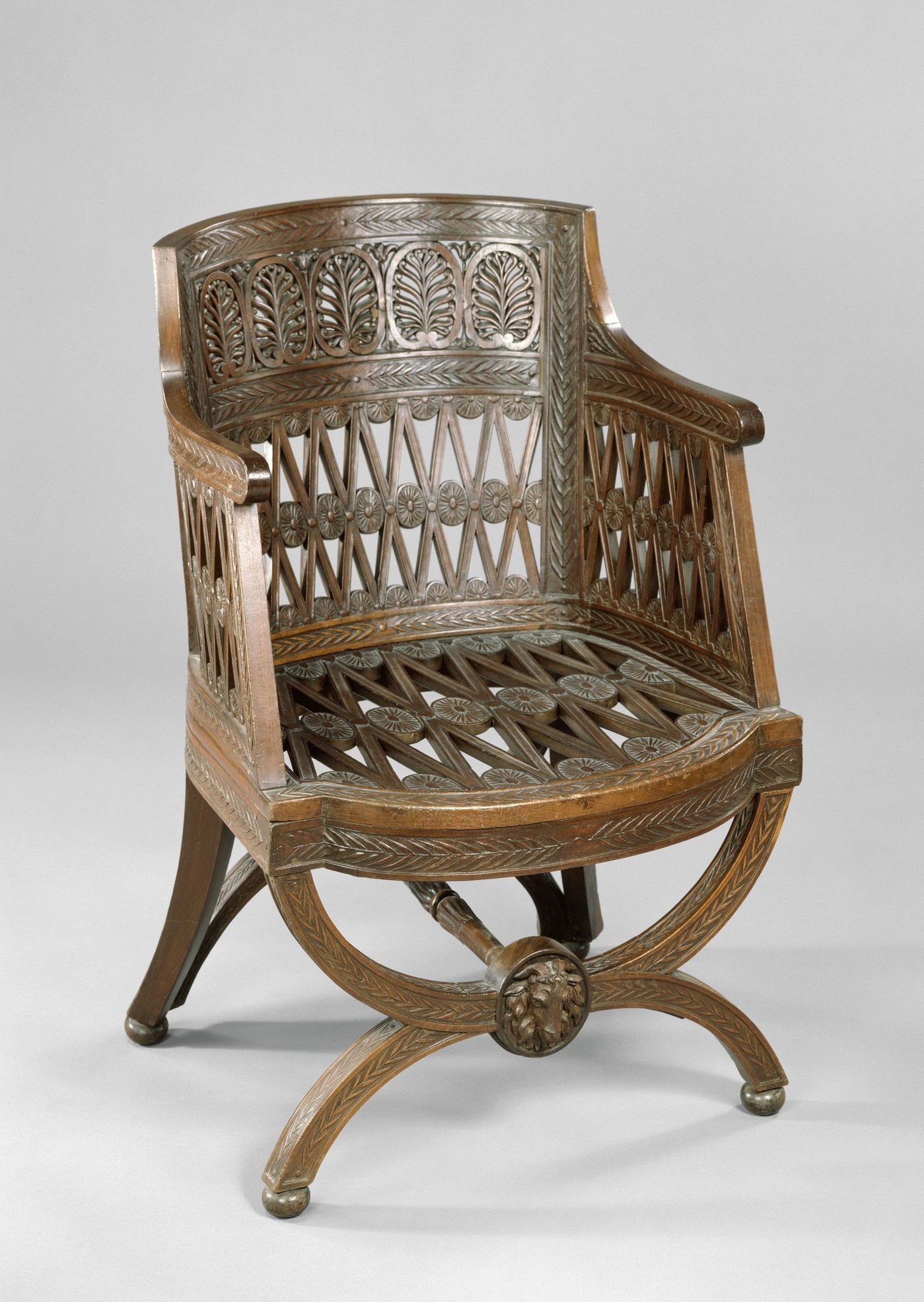 Un des quatre fauteuils de la laiterie de la reine à Rambouillet, 1787, Acajou sculpté  Versailles © La Croix