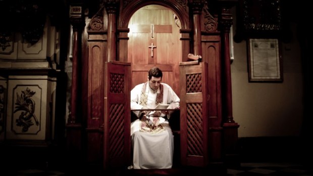 web-confession-priest-hernc3a1n-pic3b1era-cc.jpg