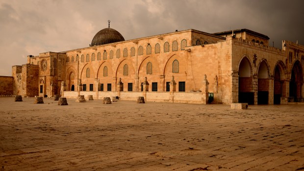 web-jerusalem-israel-mosque-aqsa-renzoashutterstock