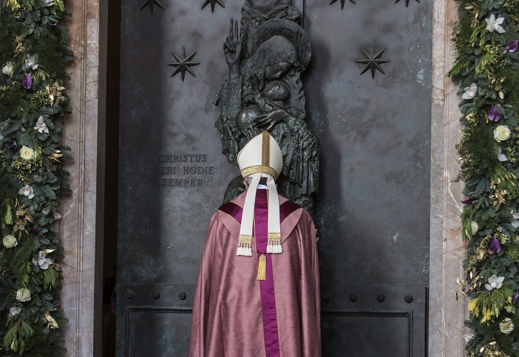 Jubilé de la miséricorde. Ouverture de la porte sainte de Saint-Jean-de-Latran à Rome
