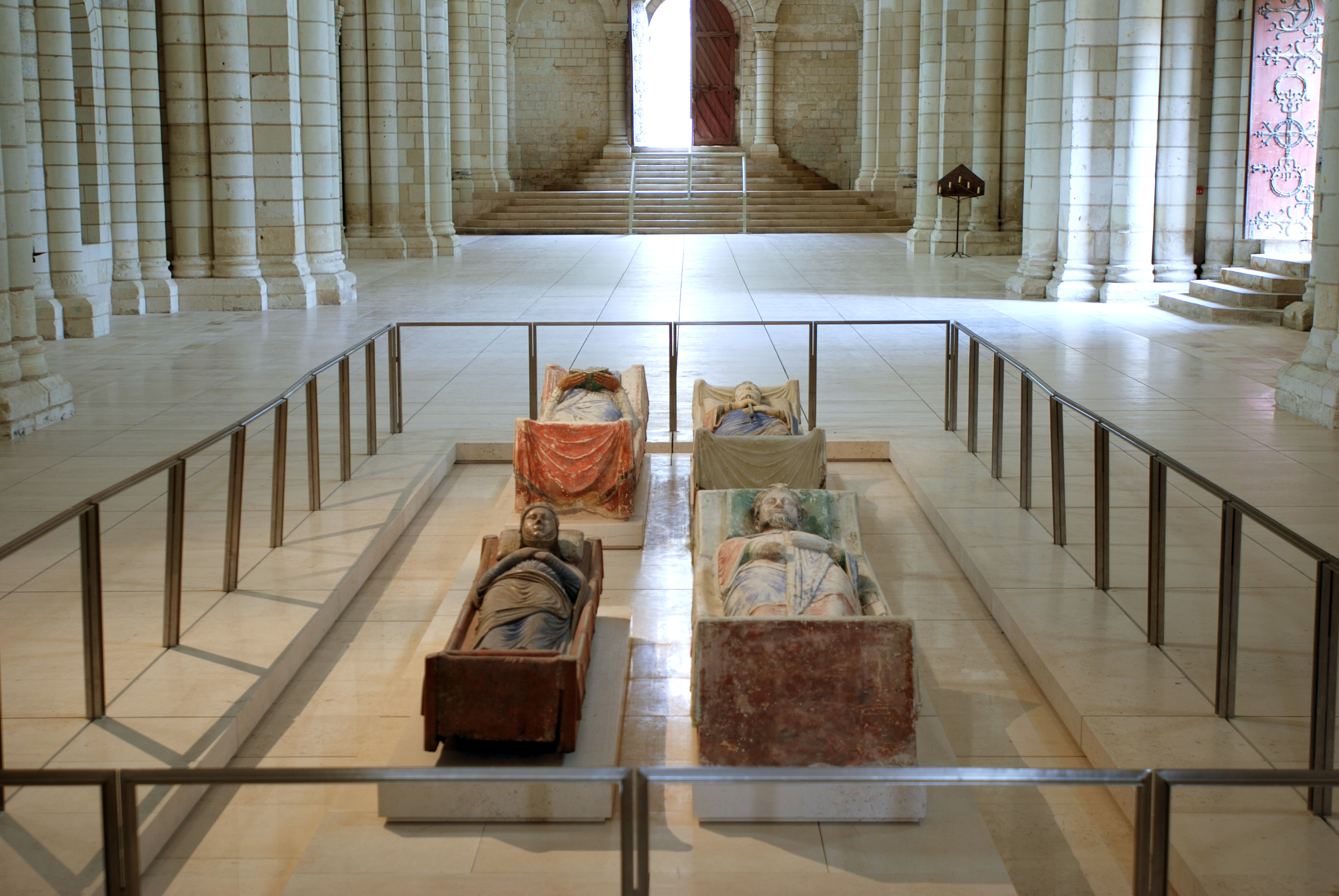 Gisants d'Aliénor d'Aquitaine et Richard Coeur de Lion à l'abbaye de Fontevraud