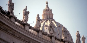Abus sexuels : en France et au Vatican, chronologie d’un électrochoc