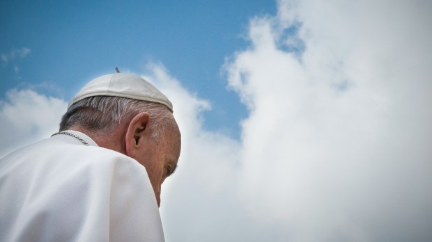 WEB-POPE-FRANCIS-SKULL-CAP-BACK-Antoine-Mekary-Aleteia