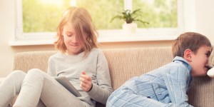 Les bons réflexes pour réconcilier les frères et sœurs après une dispute
