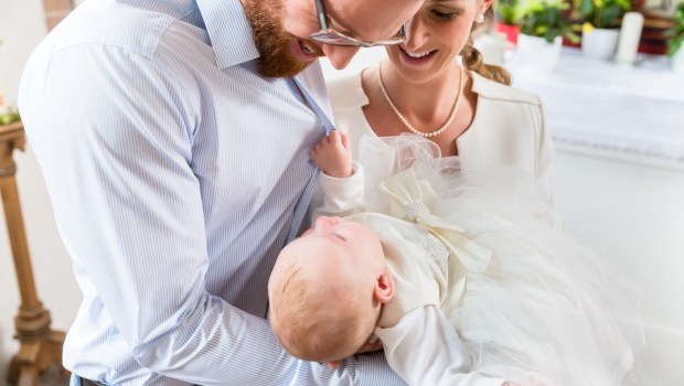 PARENTS AVEC BEBE BAPTEME
