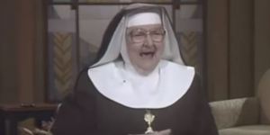 Vidéo : le fou-rire homérique d&rsquo;une religieuse sur un plateau télé