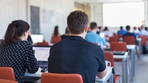 DEUX ÉTUDIANTS