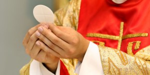 Le meilleur moyen d’avoir de saints prêtres