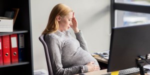 Un bébé ou un travail ? Les femmes sous pression