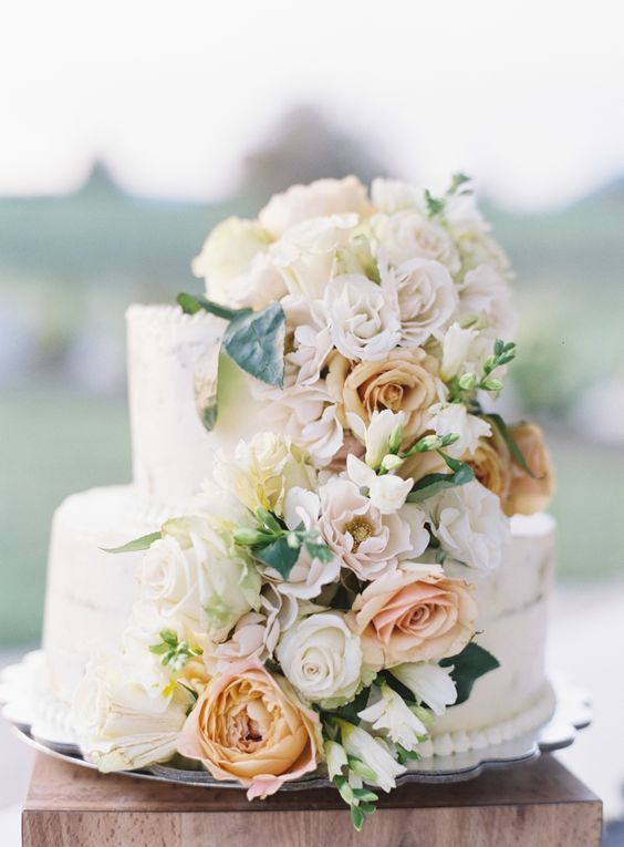 GATEAU DE MARIAGE FLEURI