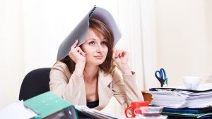 FEMME AU BUREAU