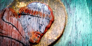 D’où vient la tradition de représenter les saints avec une auréole ?