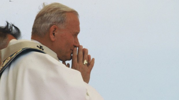 Modlitwa św. Jana Pawła II: O zgodę i wybaczenie, które rozbraja wszelką zemstę