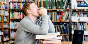 Un livre de défis spirituels pour les jeunes se hisse dans les meilleures ventes