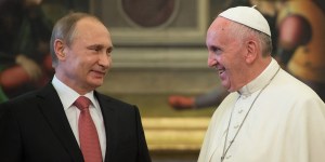Moscou reçoit des excuses du Vatican après les propos du Pape