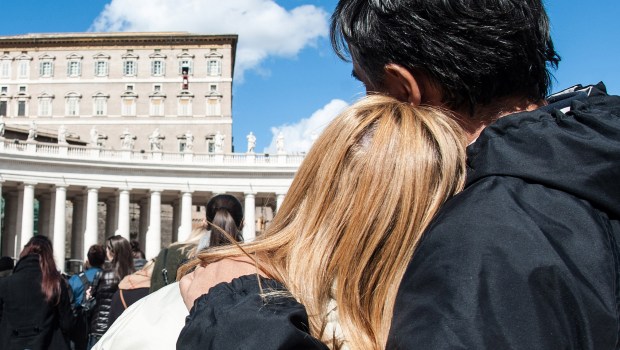 COUPLE VATICAN