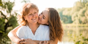 Le lien mère-fille est plus fort que les autres, selon la science