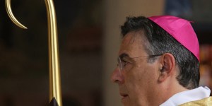 Quelle est la différence entre un évêque et un archevêque ?