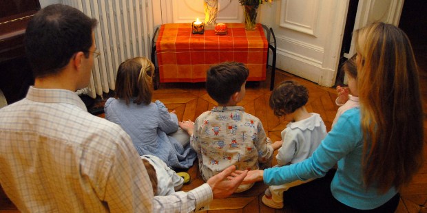 FAMILY PRAY