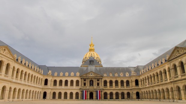 Cour_d’honneur_des_Invalides,_Paris_11_June_2013