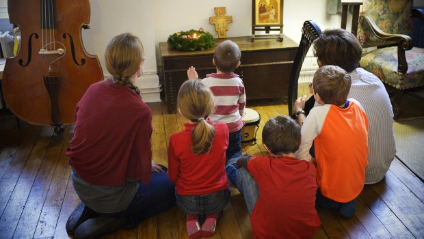 FAMILY PRAY