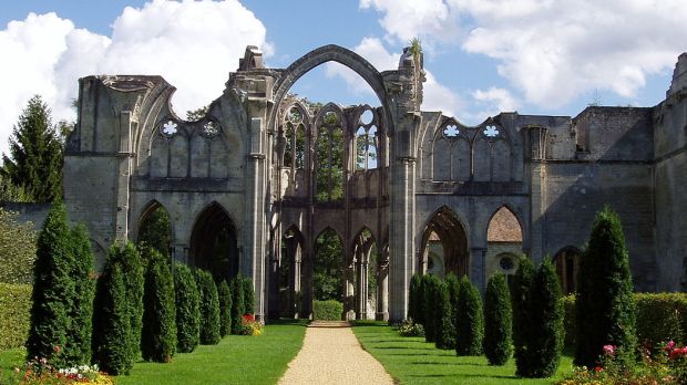 web-ourscamp-abbey-france-fifistorien-i-cc-by-sa-3-0