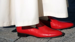 CHAUSSURES ROUGES DU PAPE