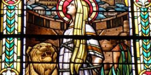 Quelle sainte est représentée avec un lion ?