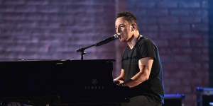 Quand Bruce Springsteen évoque avec émotion la foi de sa jeunesse