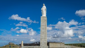 ARROMANCHES STATUE