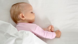 web-baby-girl-sleeping-bed-de-africa-studio-i-shutterstock