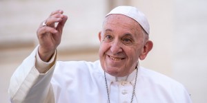 La paire de baskets du pape François