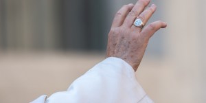 L&rsquo;anneau du pêcheur, symbole des filets jetés pour « conquérir les hommes au Christ »