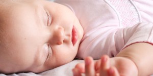 Comment apprendre à son bébé à s’endormir seul ?