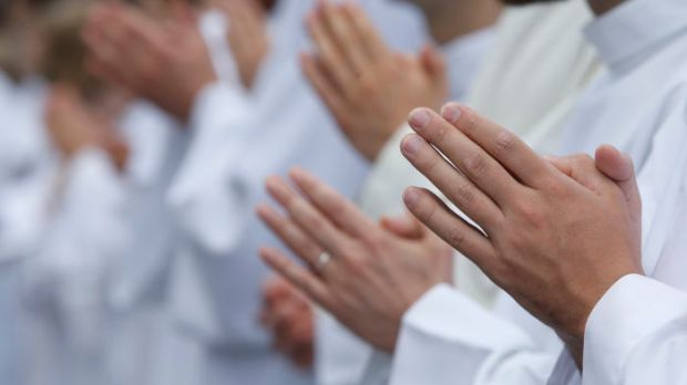 Ordinations sacerdotales; cathedrale Notre-Dame de Paris.