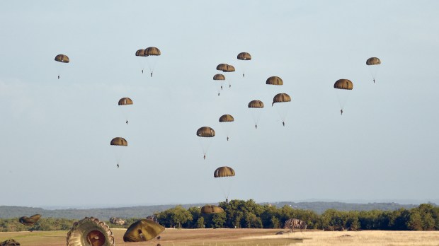 french-paratrooper-army.jpg