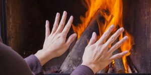 Pourquoi dit-on &#8220;mettre sa main au feu&#8221; ?