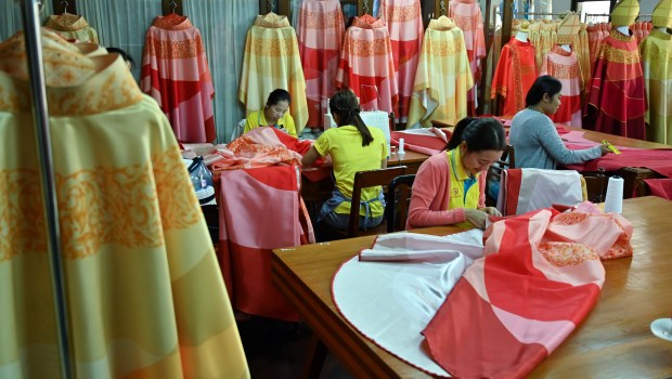 web2-pope-thailande-couture-afp-000_1m63l3.jpg