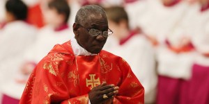 Livre hommage à Benoît XVI : le cardinal Sarah dénonce les « loups » qui « rôdent » au Vatican