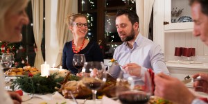 Premier Noël dans la belle-famille : comment bien accueillir le nouveau&nbsp;venu&nbsp;?