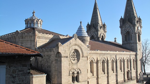 La basilique saint François-Régis de Lalouvesc est l’œuvre de Pierre Bossan, également architecte des basiliques d’Ars et Fourvière à Lyon.