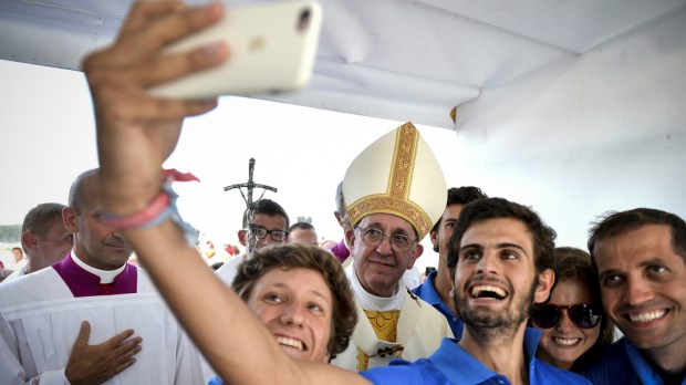 web-pope-francis-selfie-wyd-krakow-marcin-mazur-catholicnews-org-uk.jpg